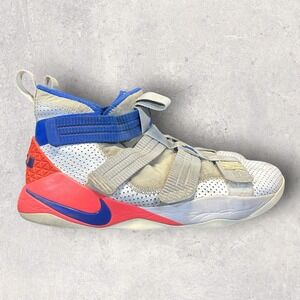 Nike LeBron Soldier 11 Shoes Mens Size 13 White Crimson Basketball 897646-101